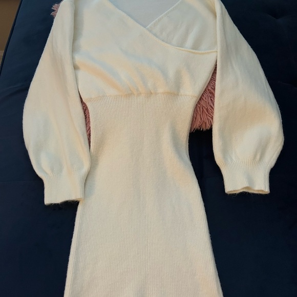 Dresses & Skirts - Elegant Cream Knit Dress stretchy could fit small